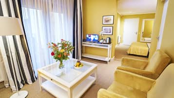 Junior Suite | Living area | 40-inch flat-screen TV with cable channels, TV