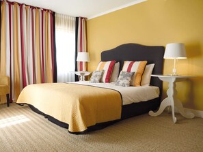 Safe på rommet, skrivebord, wi-fi (inkludert) og sengetøy