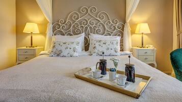 Habitació doble, balcó, vistes al riu | Roba de llit d'alta qualitat, minibar i caixa forta a l'habitació