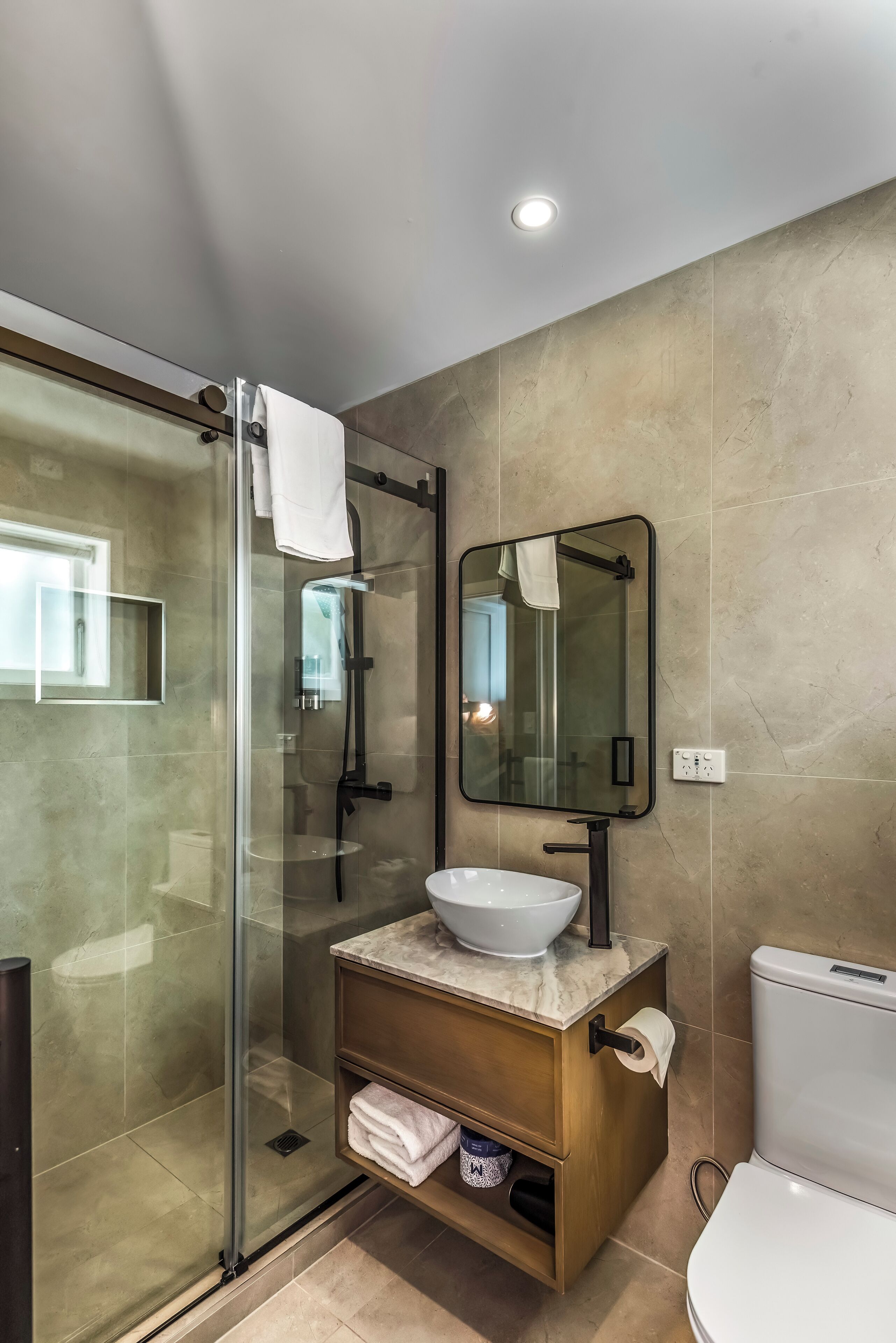 Studio, 1 King Bed | Bathroom | Shower, rainfall showerhead, towels