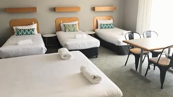 家庭房 (Cascades) | 1 多间卧室、办公桌、遮光窗帘、免费 WiFi