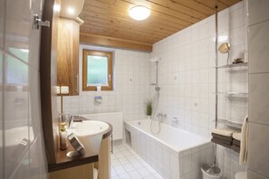 Familienapartment, Bergblick, Hanglage (Dolomiten) | Komfortbadewanne