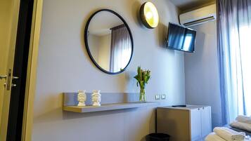 Minibar, in-room safe, desk, free cribs/infant beds