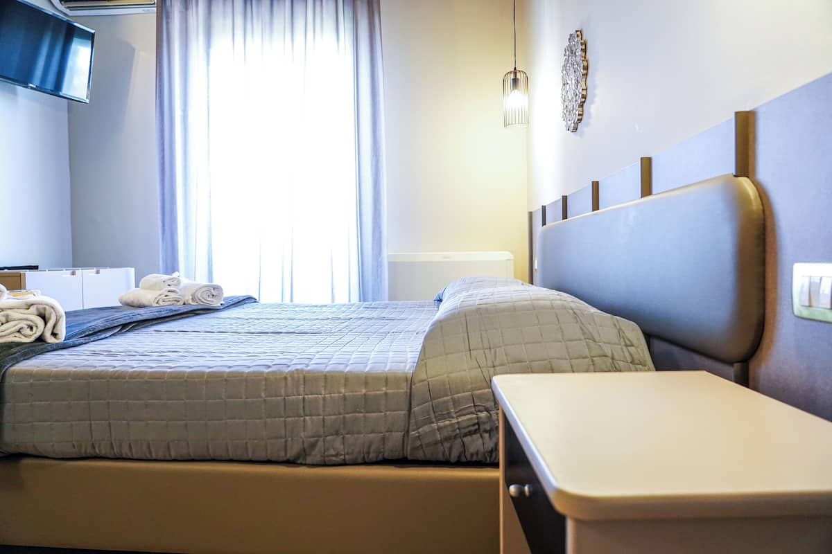 Minibar, in-room safe, desk, free cots/infant beds