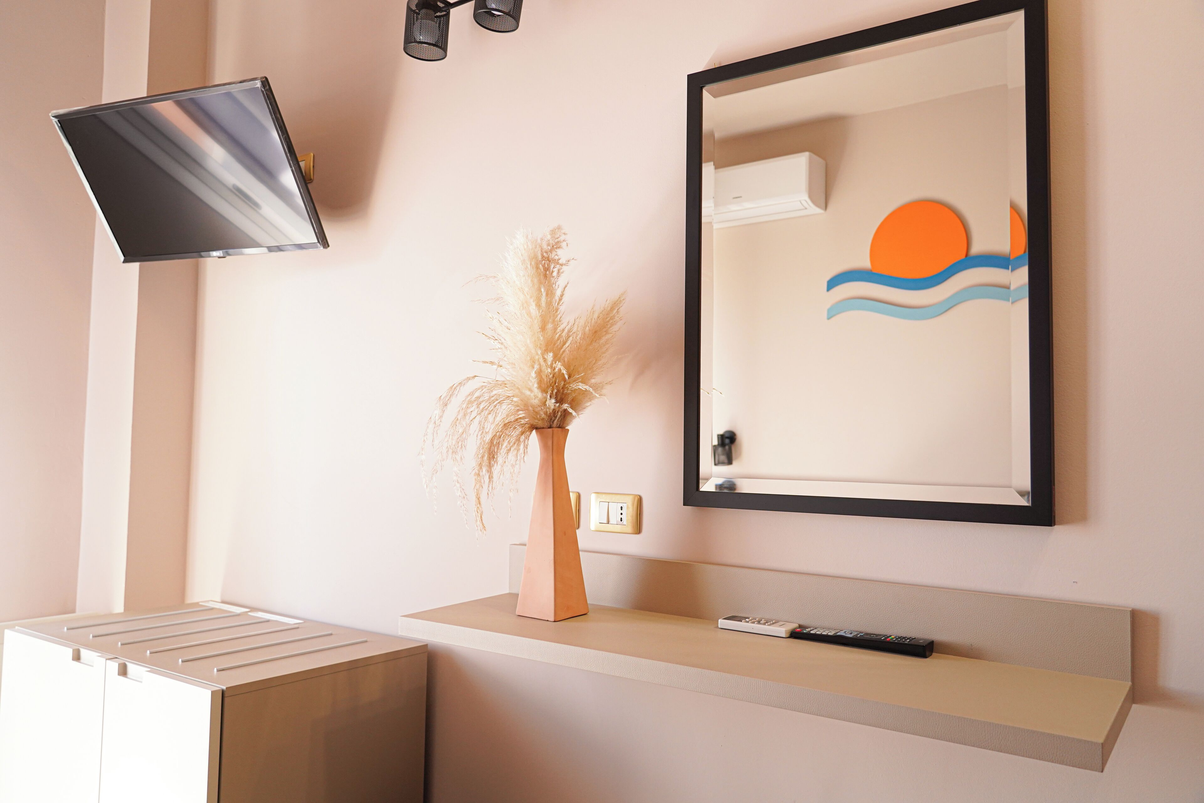 Minibar, in-room safe, desk, free cribs/infant beds