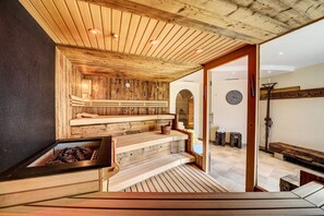 Couples treatment rooms, sauna, hot tub, steam room, body treatments - Saltauserhof (San Martino in Passiria)