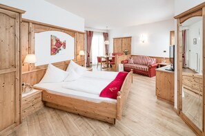 Premium bedding, minibar, in-room safe, desk - Saltauserhof (San Martino in Passiria)