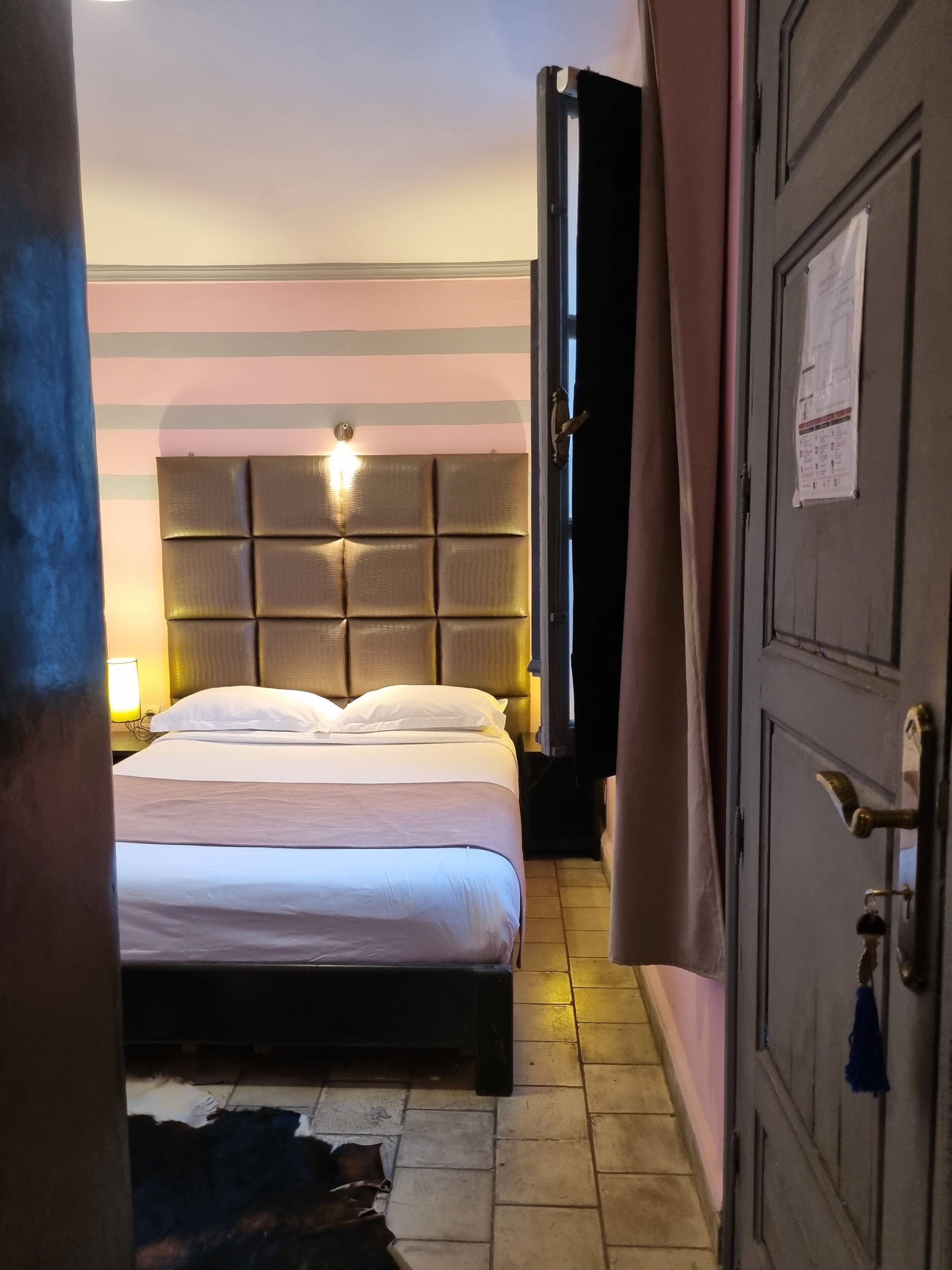 Rom – standard (Saphir) | Sengetøy av topp kvalitet, dundyner og senger med Select Comfort-madrass