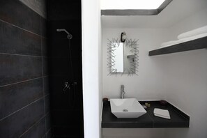 Habitación estándar, 1 cama matrimonial (Topaze) | Lavabo en el baño