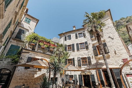 Building design. Hotel Monte Cristo