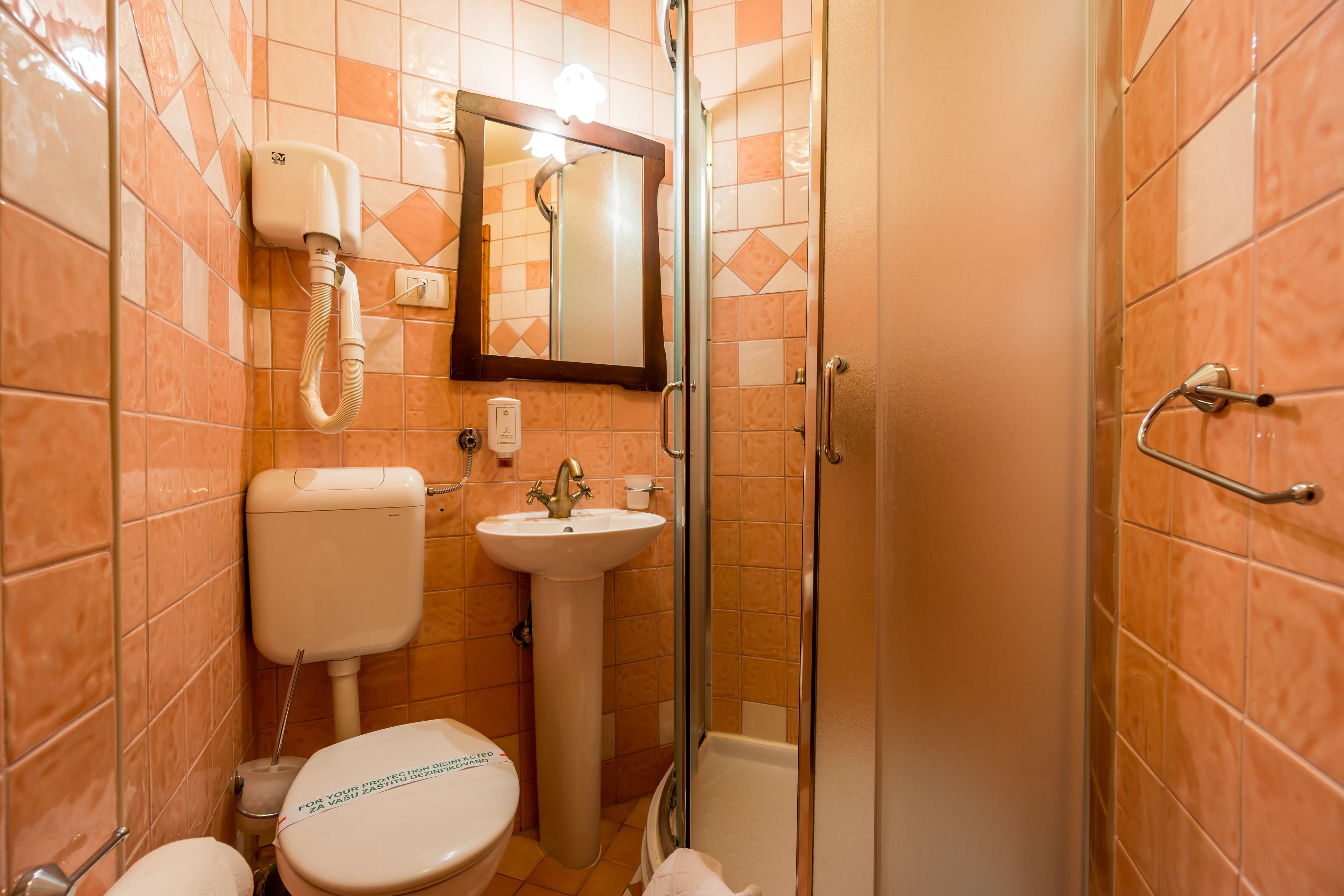 double room | minibar, in-room safe, individually decorated, individually furnished