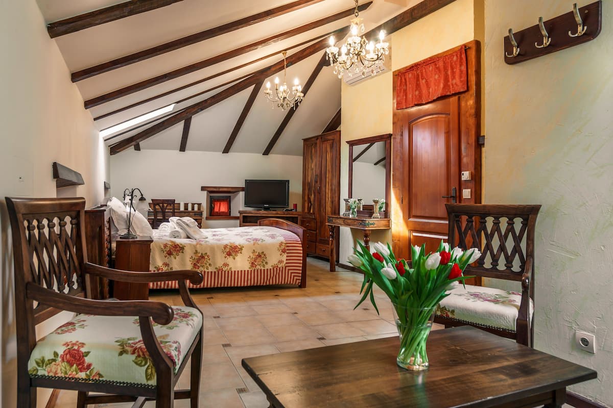 studio | minibar, in-room safe, individually decorated, individually furnished