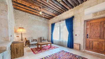 Premium King Cave Suite With Turkish Bath | Living area | 60-cm plasma TV with satellite channels, TV, fireplace