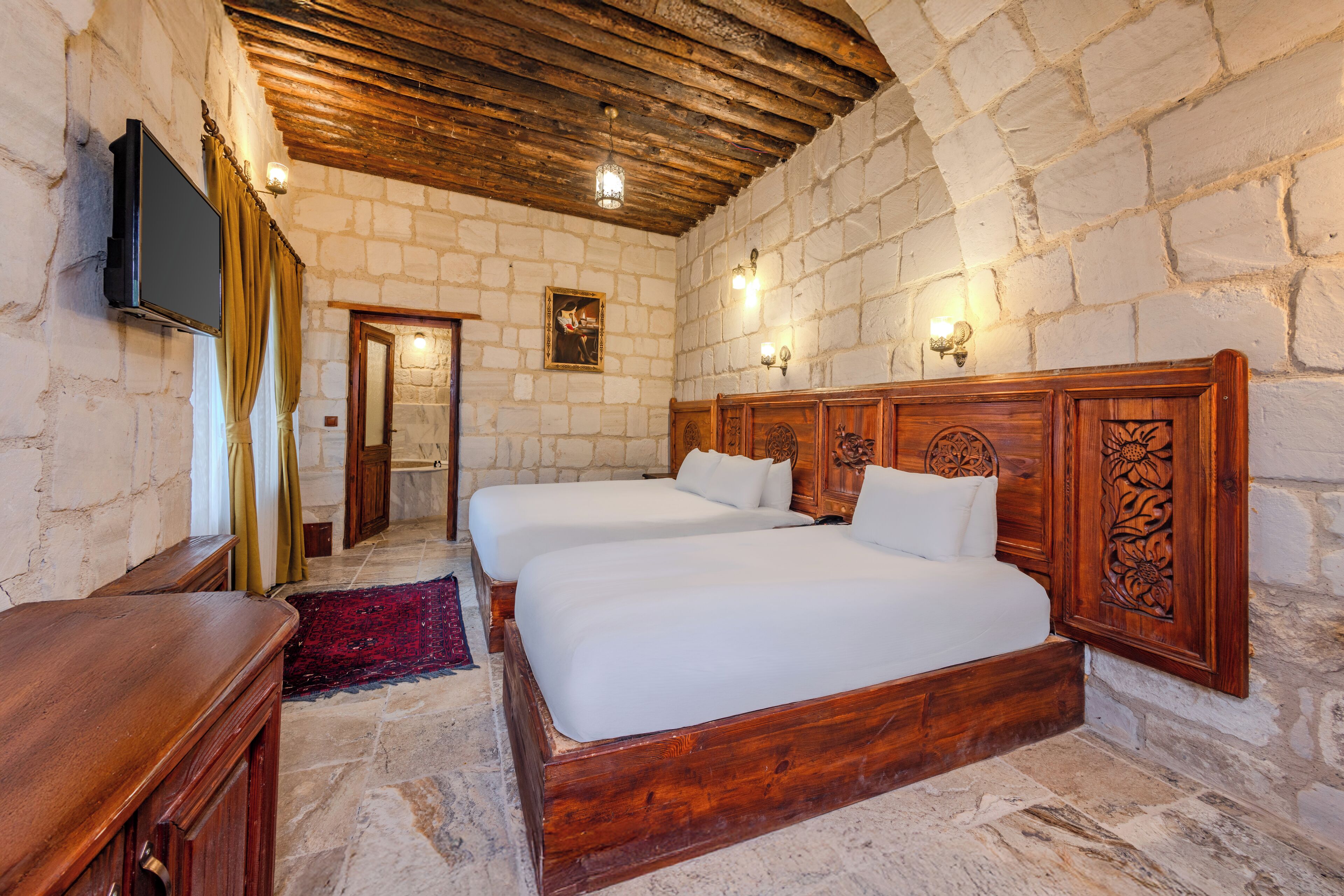 deluxe triple cave suite | premium bedding, pillow-top beds, minibar, in-room safe