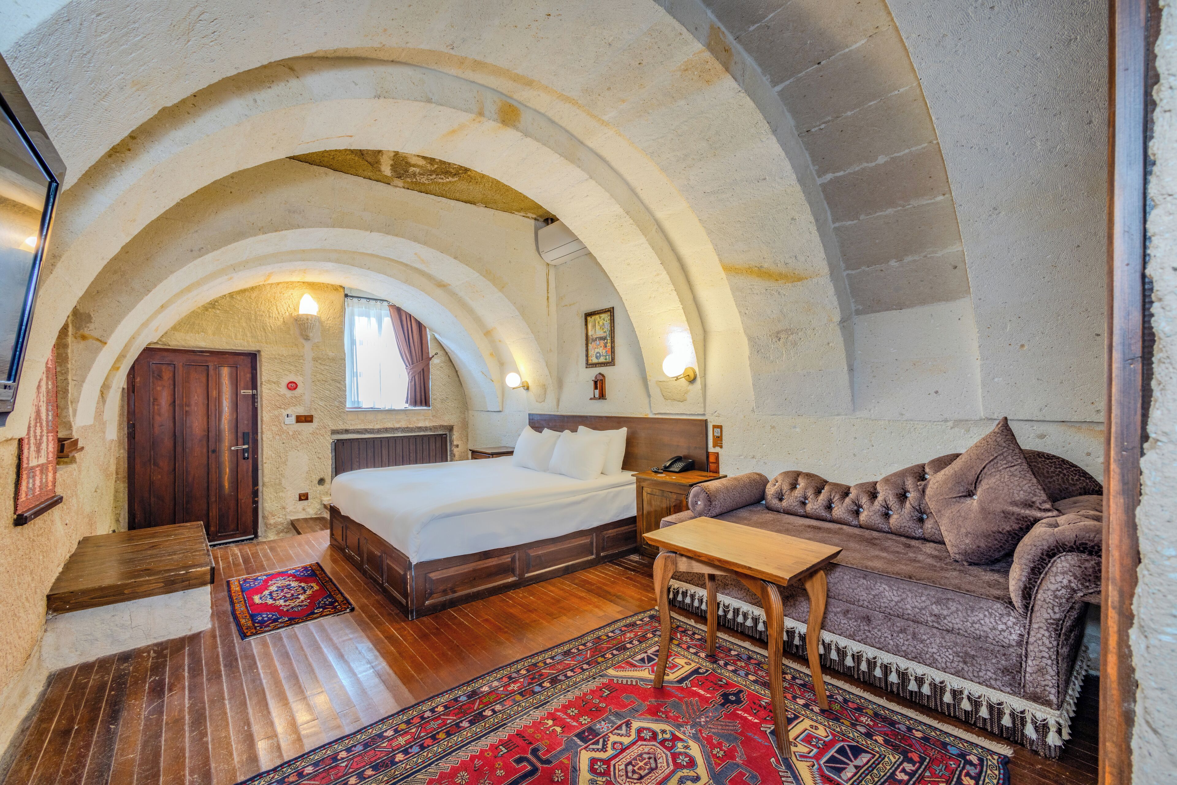 Luxury Cave Suite | Roupas de cama premium, camas com colchões pillow-top, frigobar