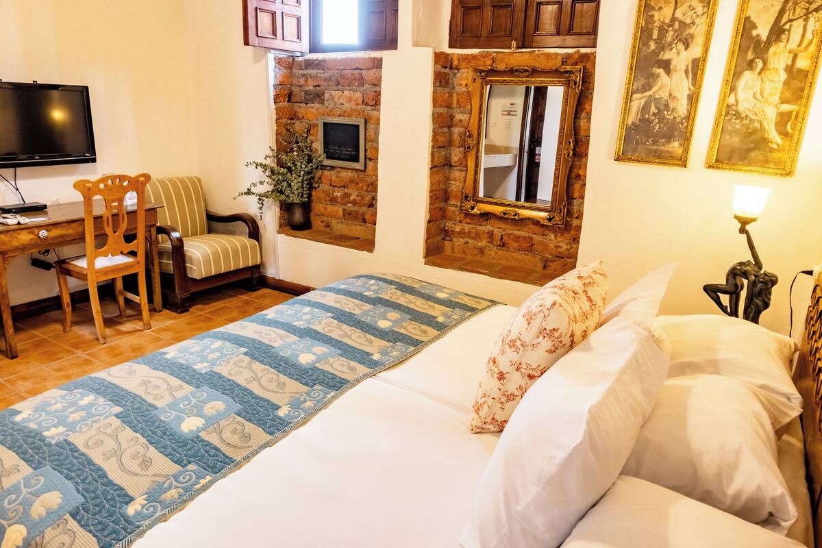 Habitación (Petite Plus) | Ropa de cama de alta calidad, wifi gratis, ropa de cama