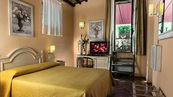 Suite | Hypo-allergenic bedding, in-room safe, free cots/infant beds