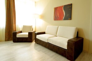 Appartement Standard (4 people) | Coin séjour | Télévision LCD