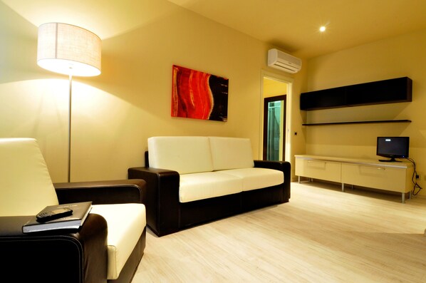 Appartement Standard (4 people) | Coin séjour | Télévision LCD