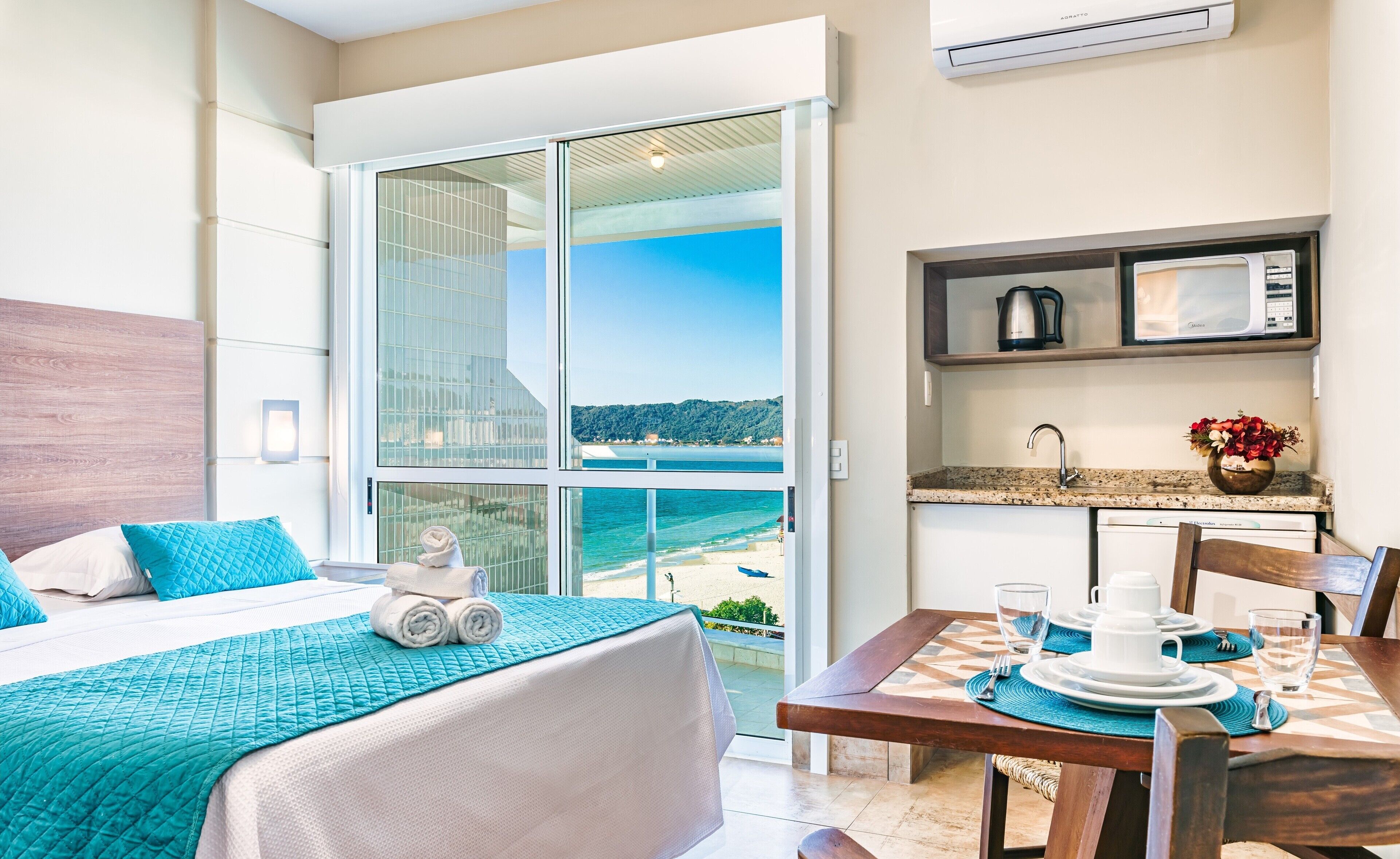 deluxe studio | minibar, in-room safe, desk, blackout curtains