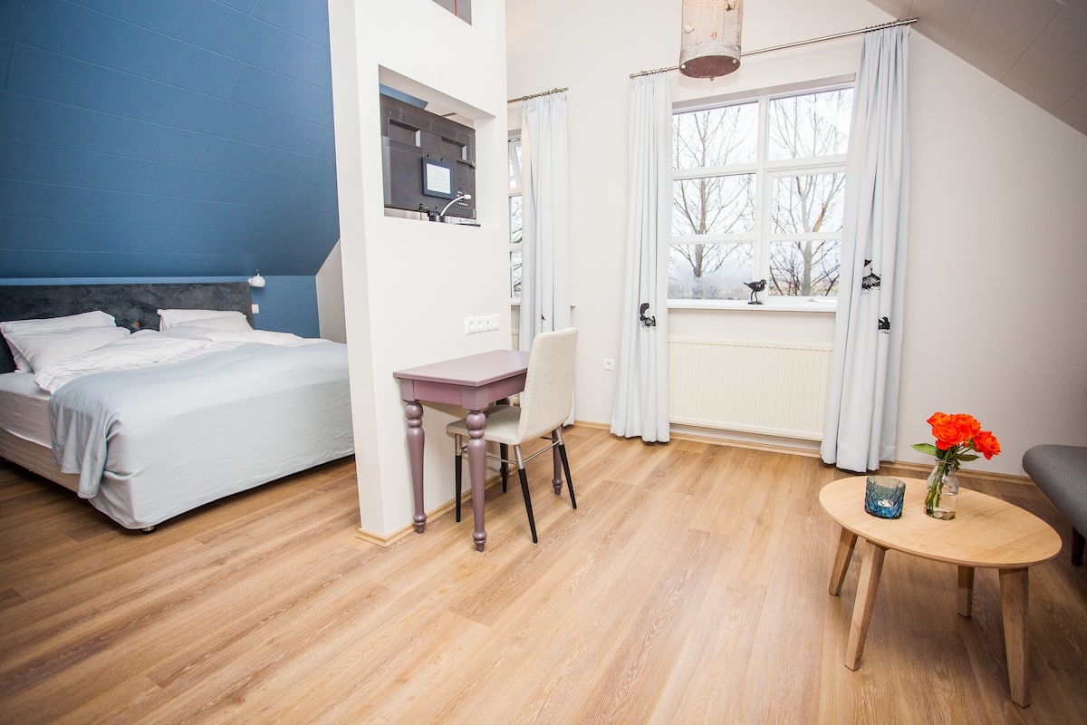 suite | hypo-allergenic bedding, down duvets, in-room safe, desk