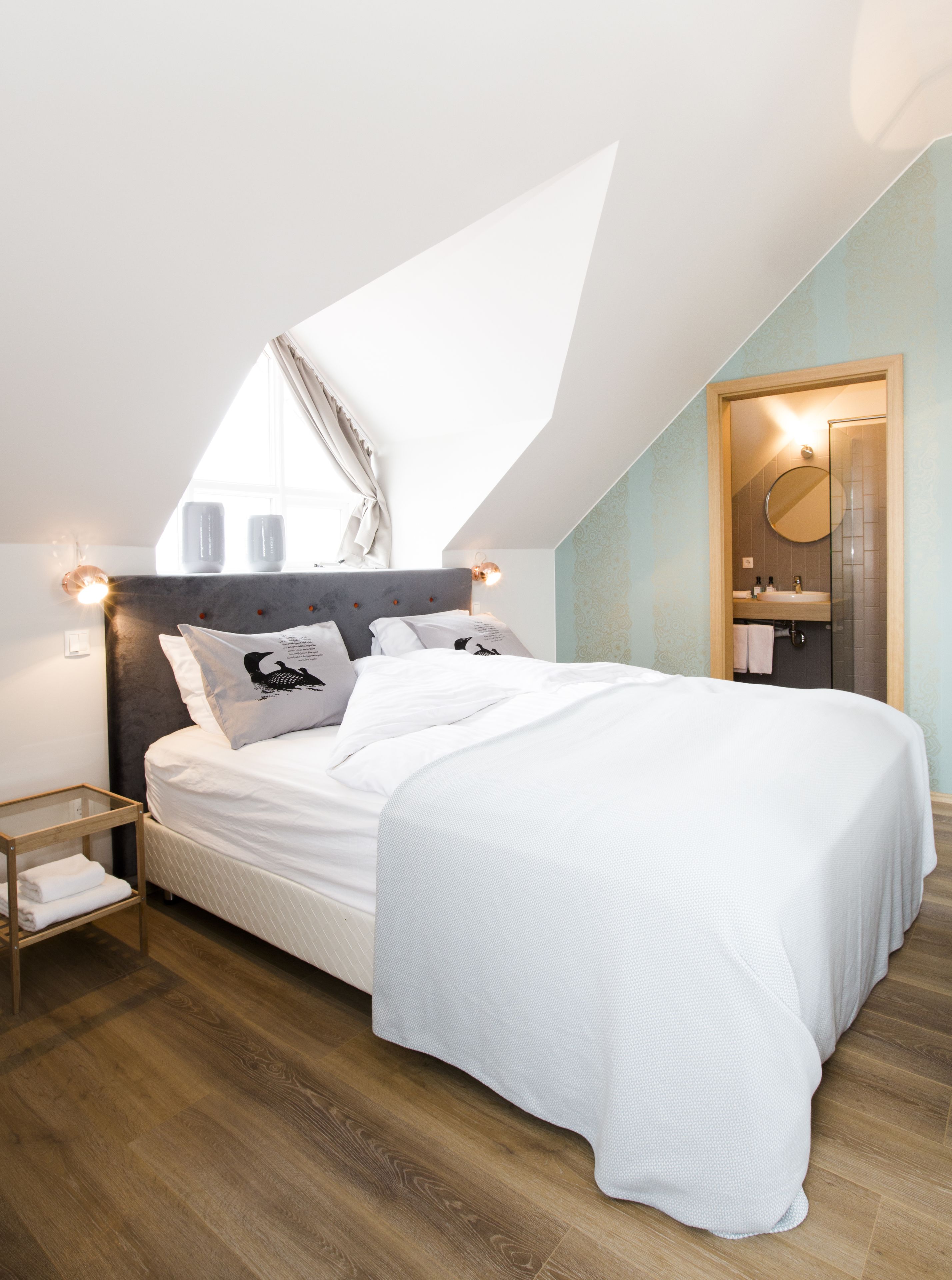 suite | hypo-allergenic bedding, down duvets, in-room safe, desk