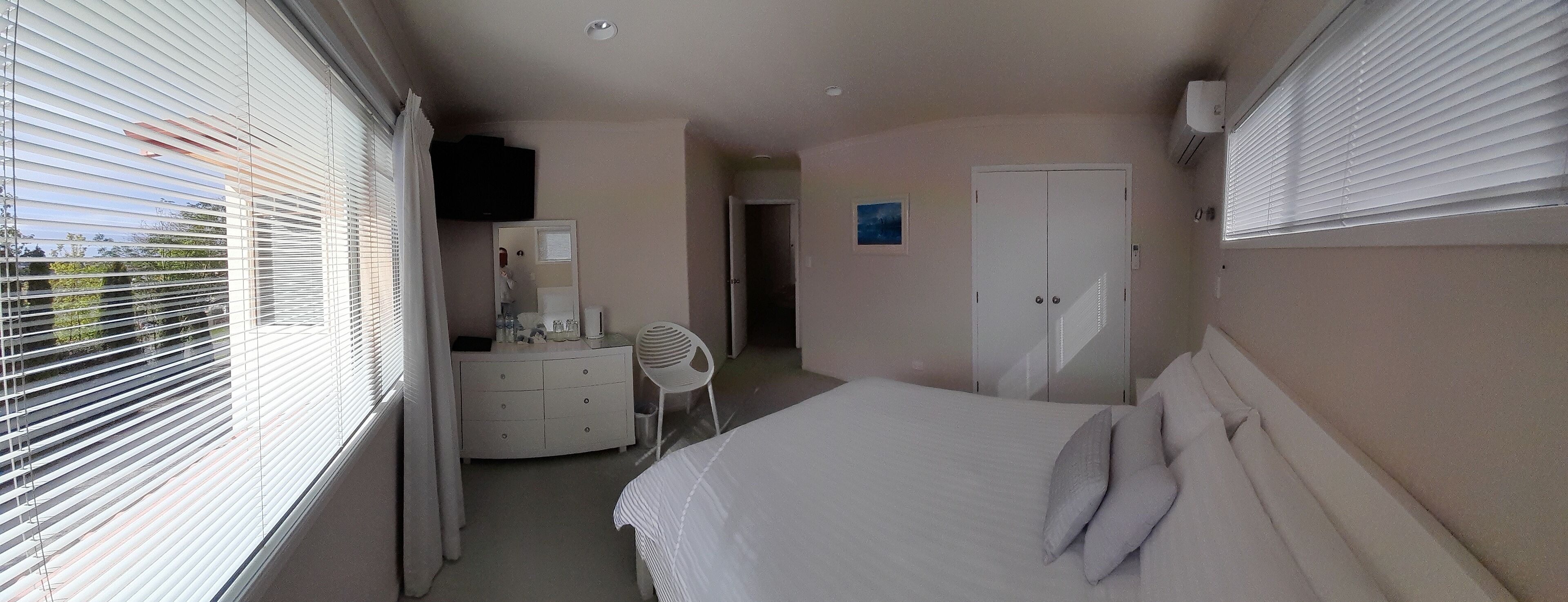 1 bedroom, Egyptian cotton sheets, premium bedding