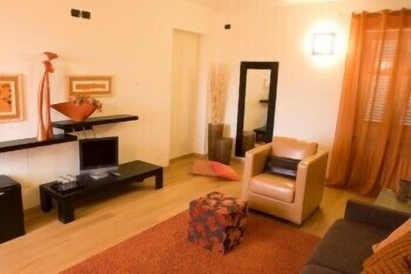 suite | living area | 27-inch tv with satellite channels