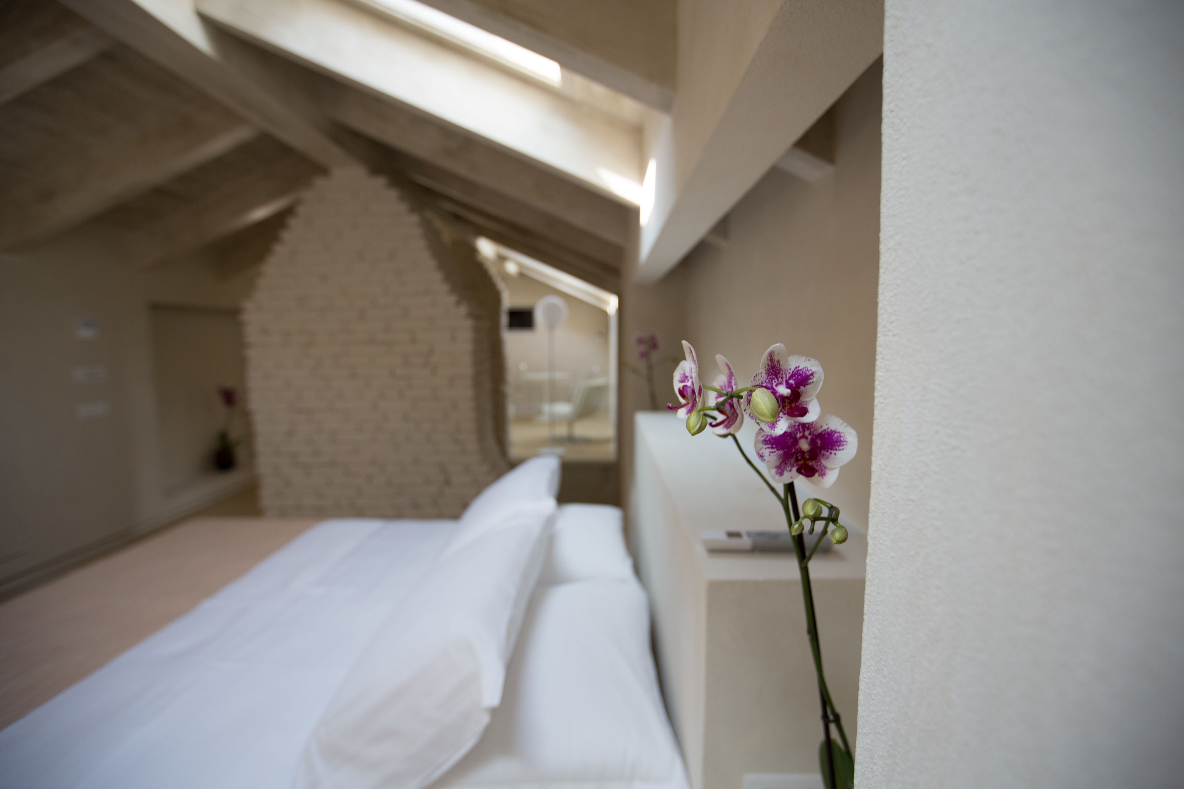 deluxe suite, 1 double bed | premium bedding, minibar, in-room safe, desk