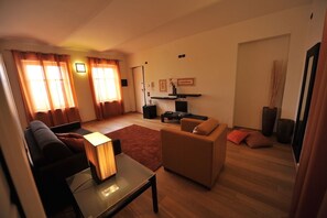 Téléviseur de 27 po avec télévision par satellite