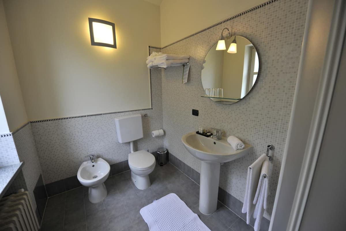 shower, free toiletries, hair dryer, bathrobes