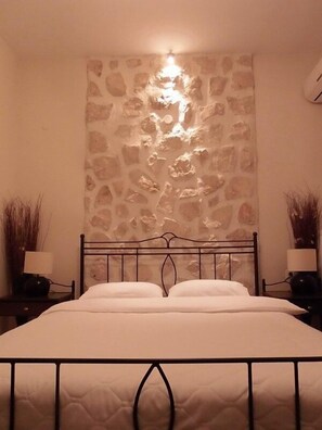 Minibar, in-room safe, individually decorated, individually furnished