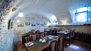 Päivittäinen buffetaamiainen (320 CZK per henkilö)