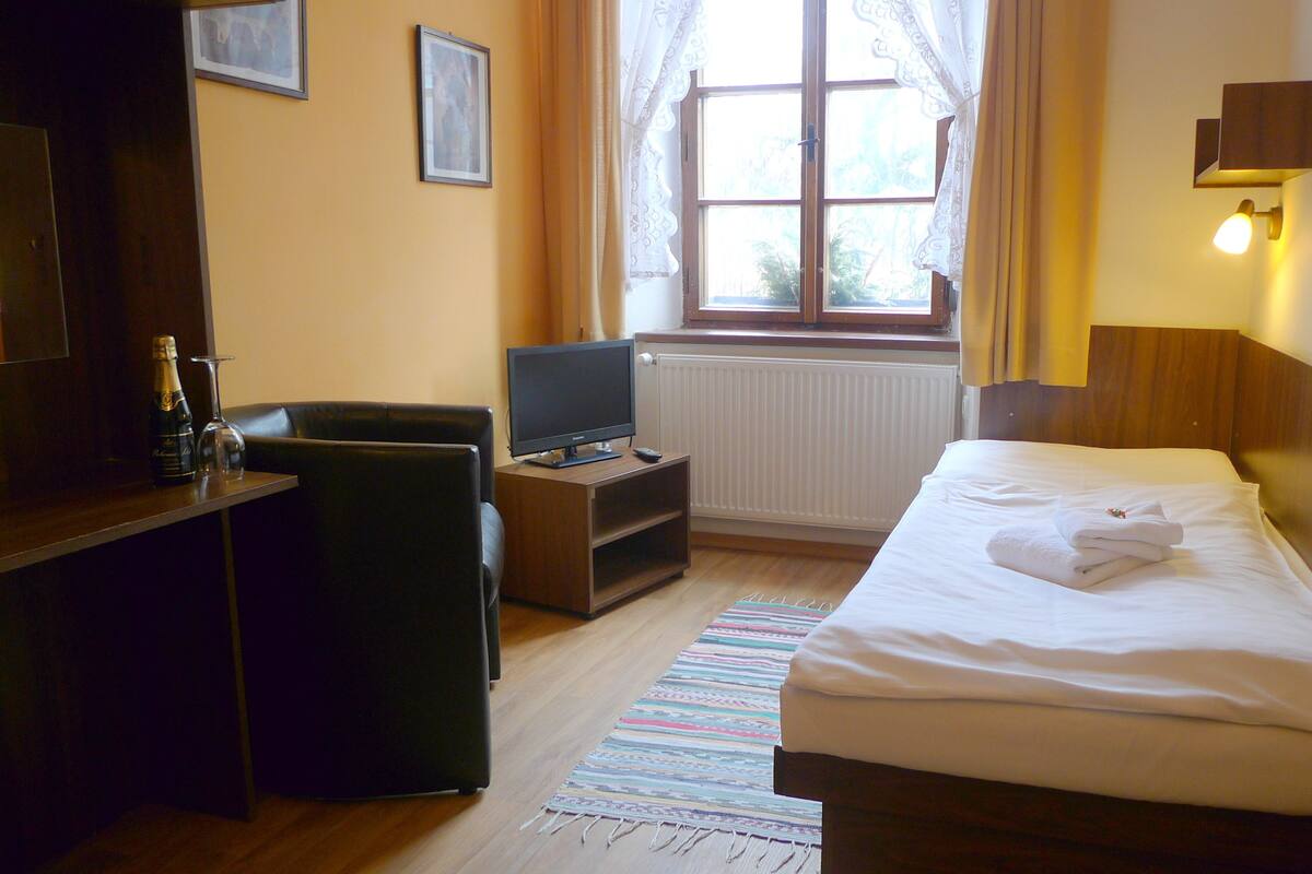 Free minibar, blackout curtains, free WiFi, bed sheets