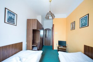 Economy Twin Room (Private toilet in the corridor)