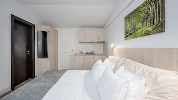 Superior Room with Kitchenette | 1 Schlafzimmer, Schreibtisch, laptopgeeigneter Arbeitsplatz