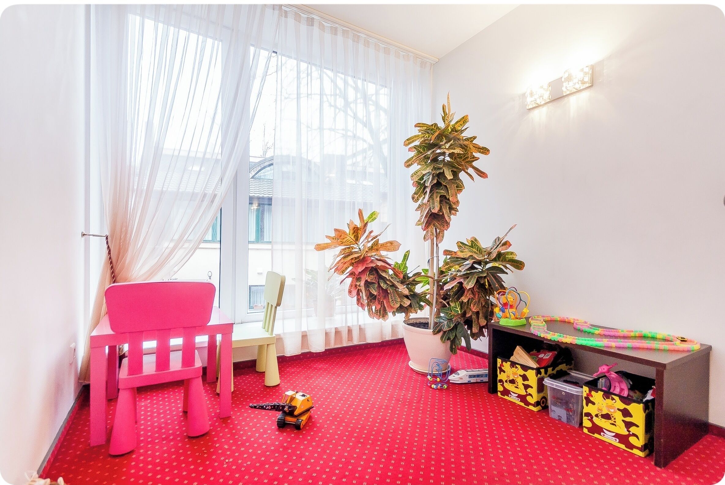 Zona de juegos infantil cubierta