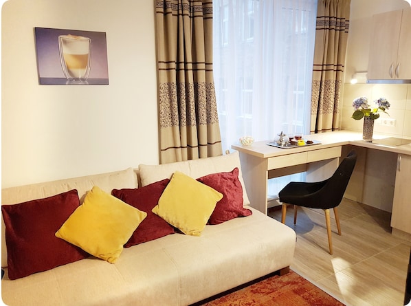 Suite | Private kitchenette | Fridge, microwave, electric kettle, highchair