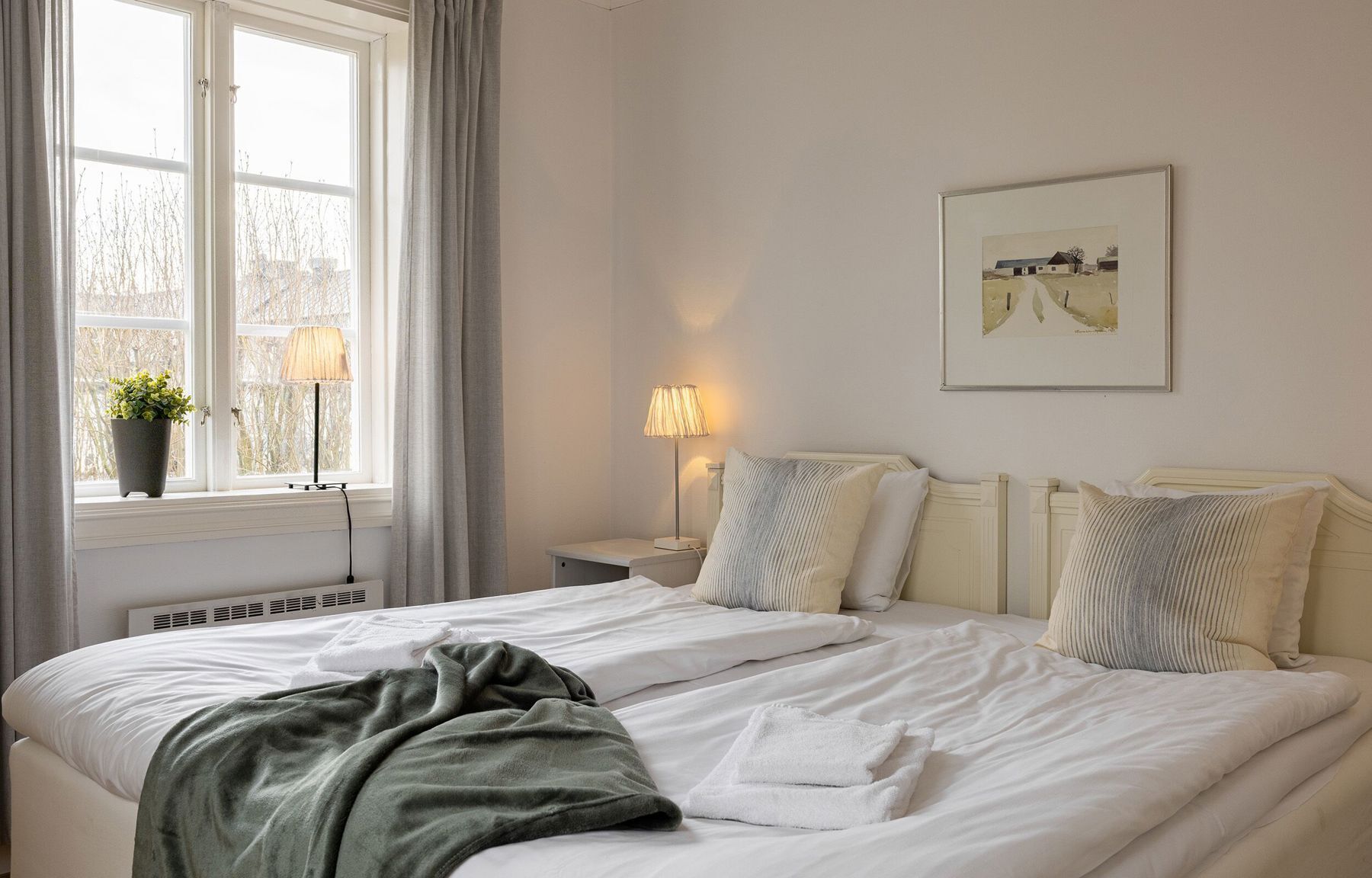 Hypo-allergenic bedding, bed sheets