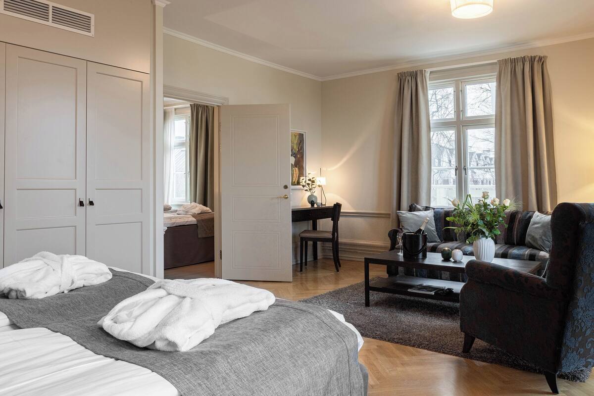 Suite | Hypo-allergenic bedding available, bed sheets