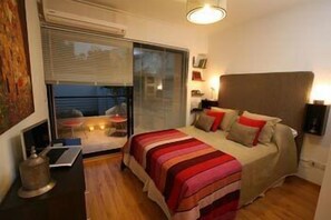 Camas con pillow-top, caja de seguridad en la habitación y escritorio 