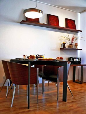 Estudio Deluxe | Servicio a la habitación