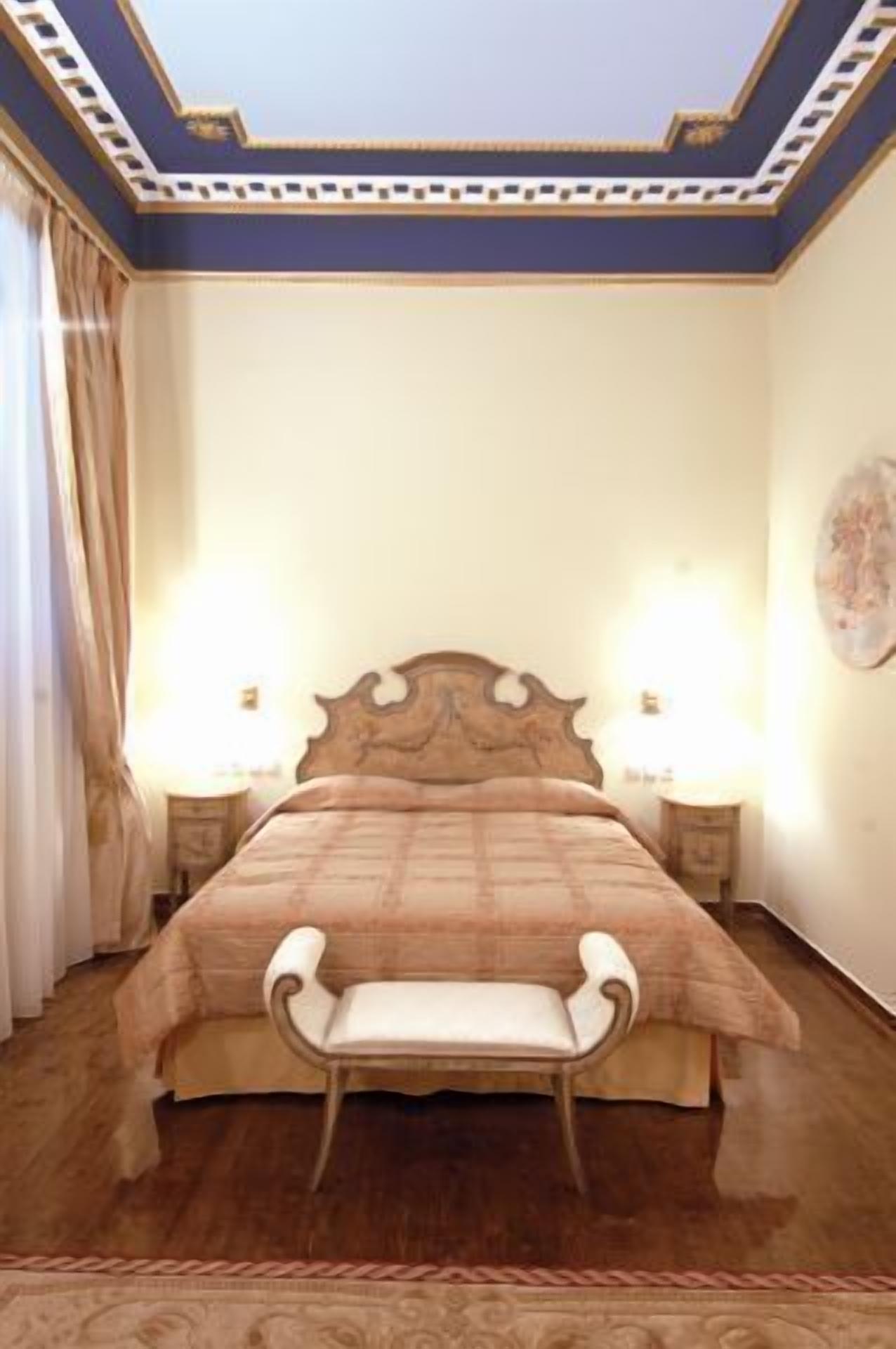 minibar, in-room safe, individually decorated, individually furnished