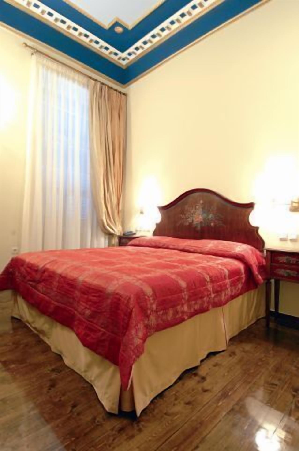 minibar, in-room safe, individually decorated, individually furnished