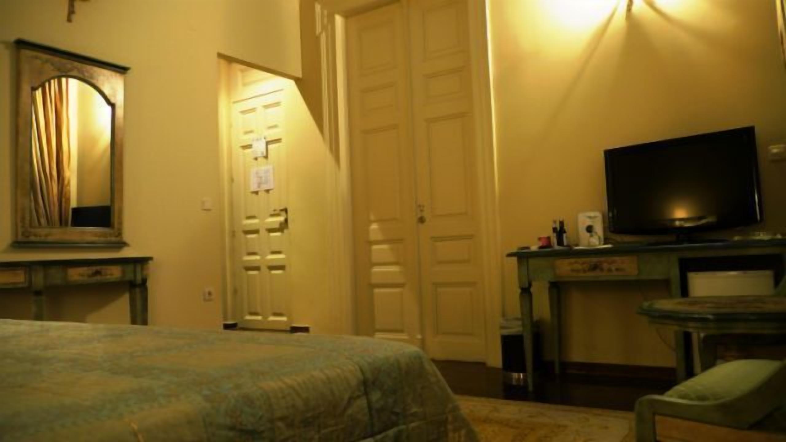 minibar, in-room safe, individually decorated, individually furnished