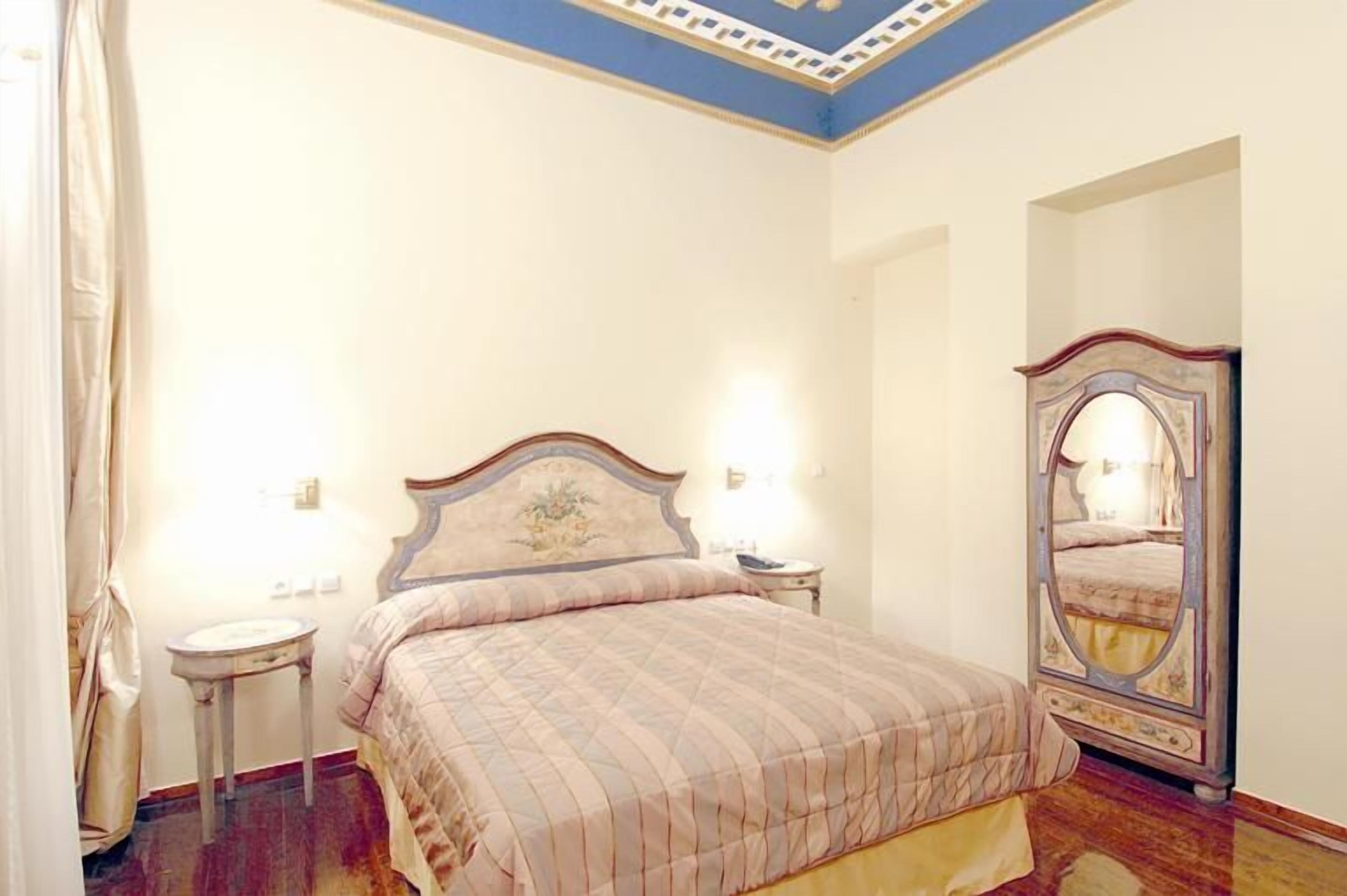 minibar, in-room safe, individually decorated, individually furnished