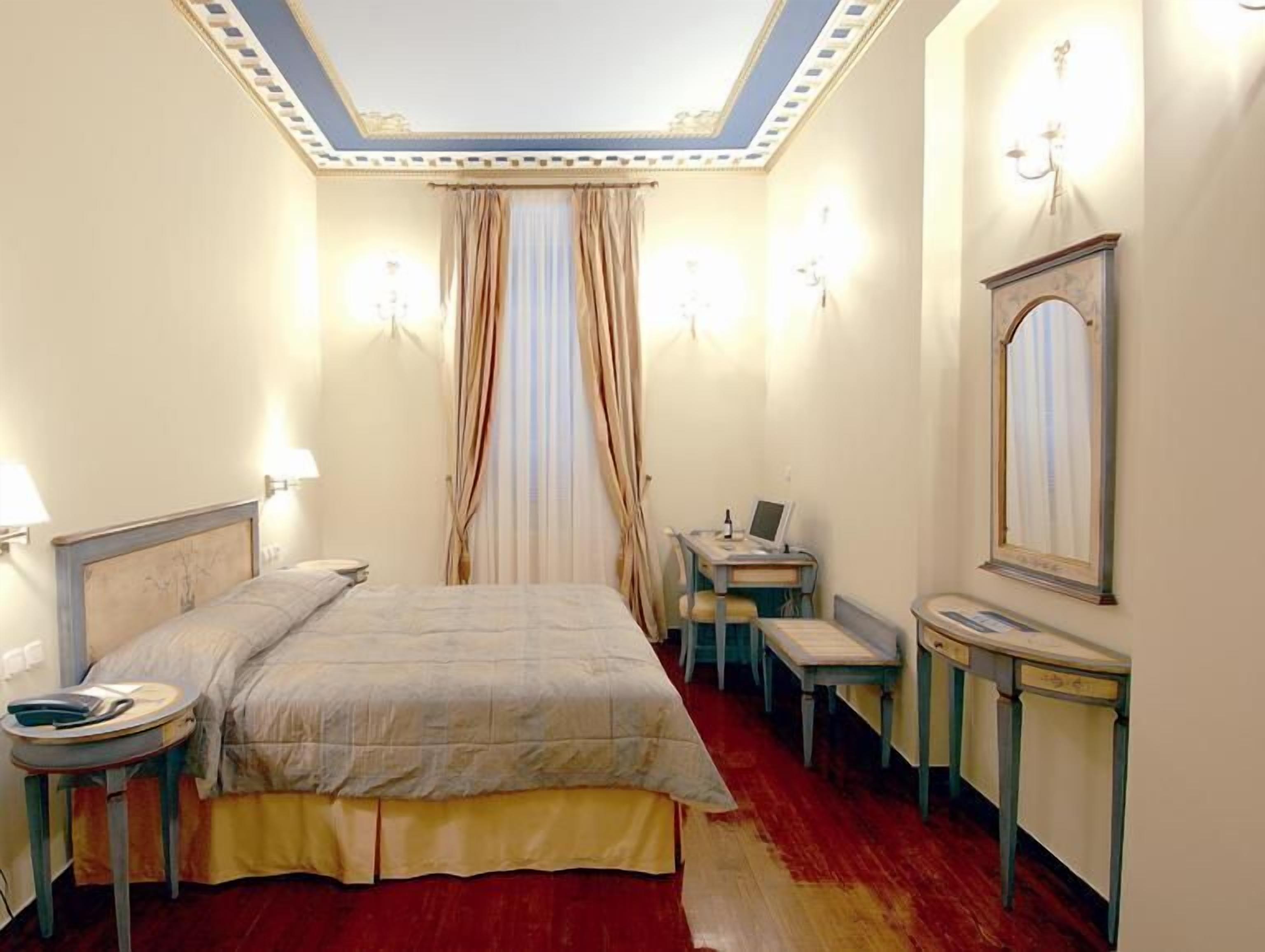 minibar, in-room safe, individually decorated, individually furnished