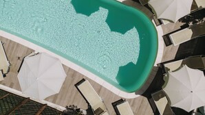حمام سباحة