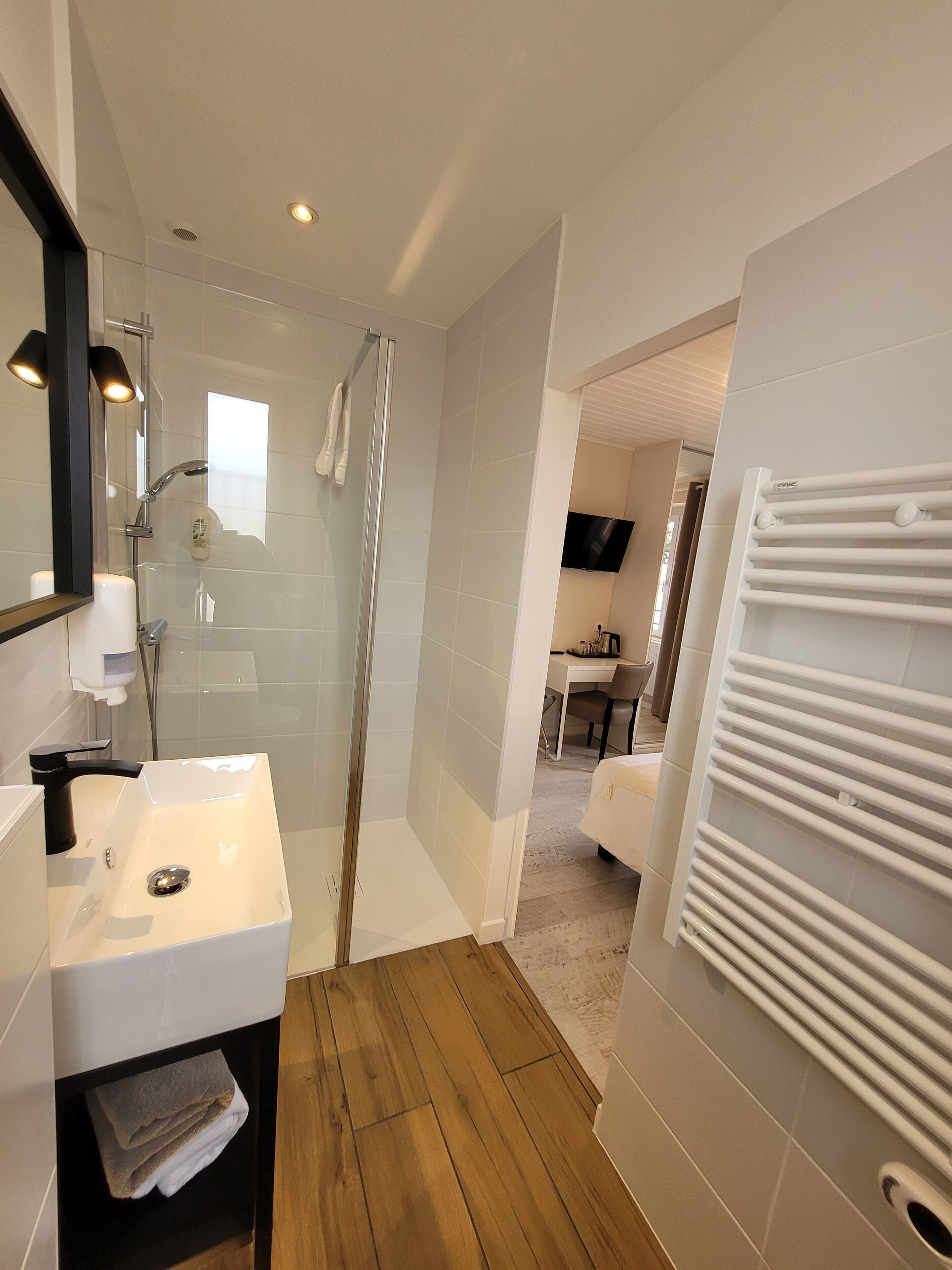 comfort double or twin room | bathroom