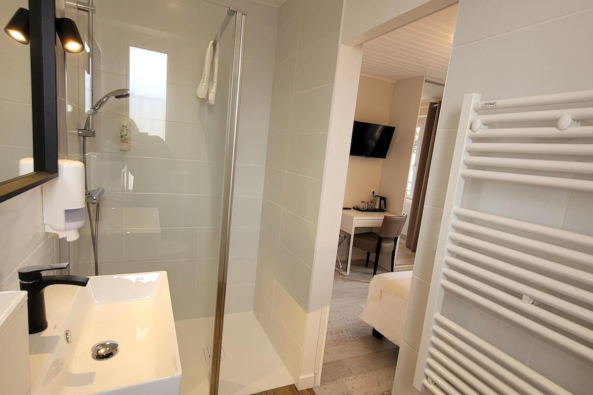 comfort double or twin room | bathroom